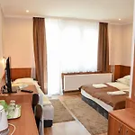 Media Apartmanhaz Guest house