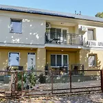 Media Apartmanhaz Guest house 3*