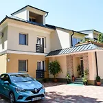 Media Apartmanhaz Guest house 3*