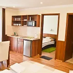 Media Apartmanhaz Guest house 3*