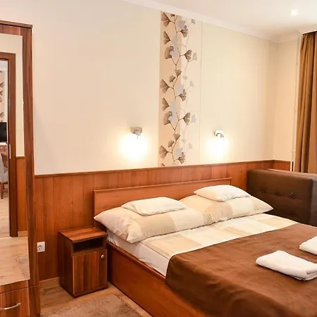 Media Panzio Es Apartmanhaz Guest house Hajduszoboszlo