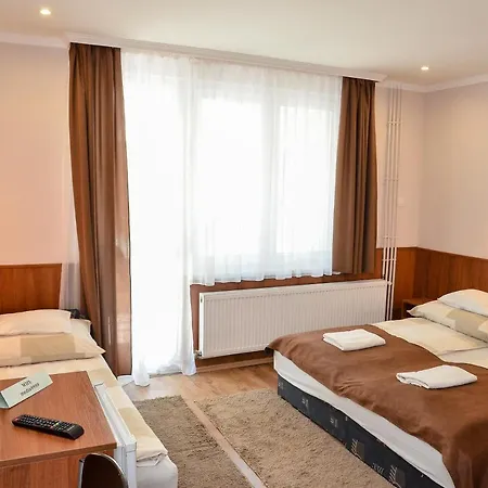 Media Panzio Es Apartmanhaz Guest house