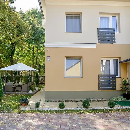 Media Panzio Es Apartmanhaz