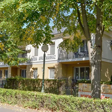 Guest house Media Panzio Es Apartmanhaz 3*