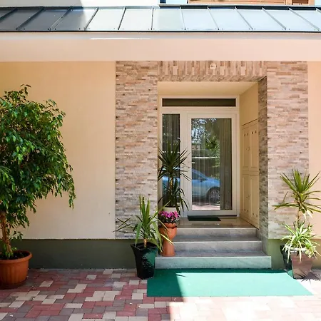 Media Panzio Es Apartmanhaz