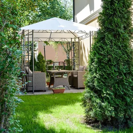 Media Panzio Es Apartmanhaz Guest house