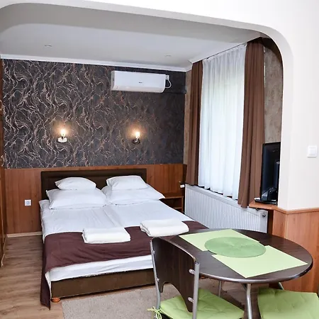 Guest house Media Panzio Es Apartmanhaz Hajduszoboszlo