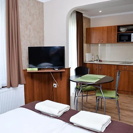 Guest house Media Panzio Es Apartmanhaz