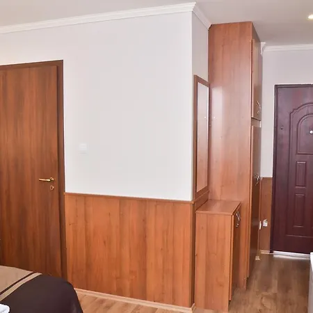 Media Panzio Es Apartmanhaz Guest house