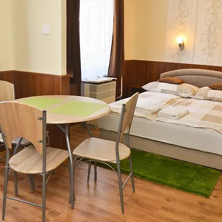 Penzion Media Apartmanhaz 3*