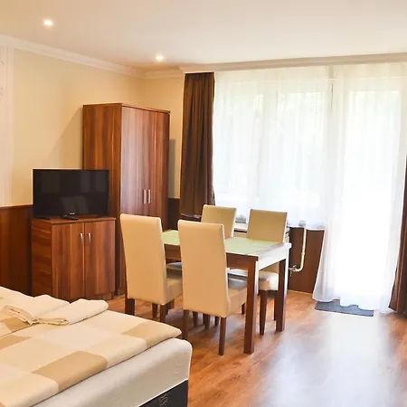 Media Panzio Es Apartmanhaz Hajduszoboszlo
