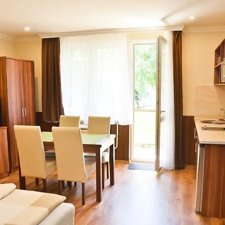 Guest house Media Apartmanhaz Hajduszoboszlo