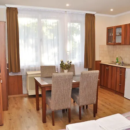 Media Panzio Es Apartmanhaz Hajduszoboszlo